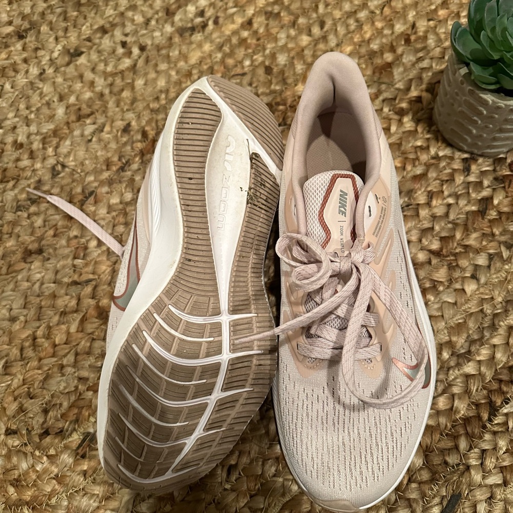 NIKE RUNNING SHOES - Picture 6 of 9